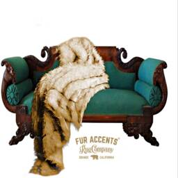 Luxury Arctic Wolf Faux Fur Throw Blanket - Plush Cuddle Lining - thumbnail 4