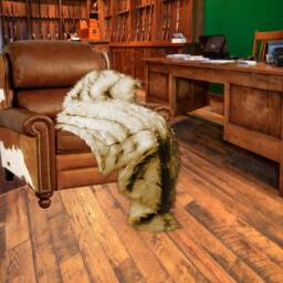 Luxury Arctic Wolf Faux Fur Throw Blanket - Plush Cuddle Lining - thumbnail 2