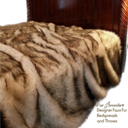 Luxury Arctic Wolf Faux Fur Throw Blanket - Plush Cuddle Lining