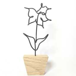Handmade Wire Daffodil Sculpture in Oak Pot, Personalised Flower Decoration - thumbnail 2