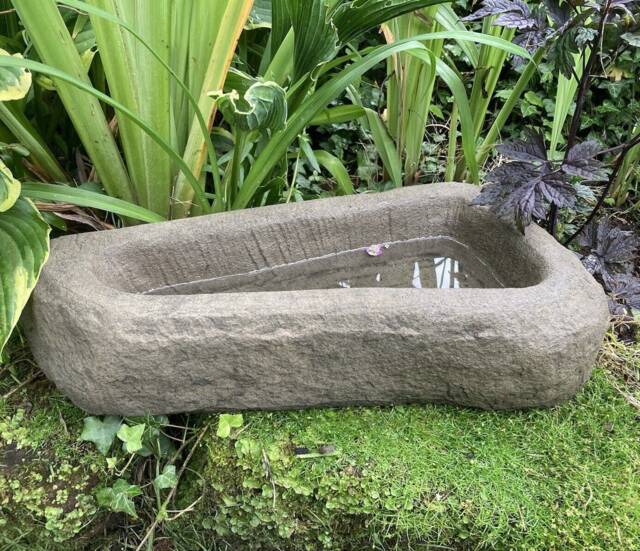 Reconstituted Stone Wedge Rockery Bird Bath Mini Pond Trough - image 1