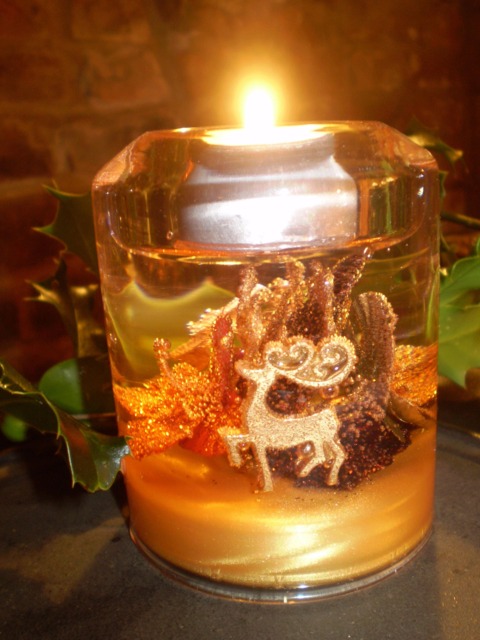 Beautiful German Crystal Glass Christmas Frosted Rust Leaves Tea Light Holder, Design Number Gr71475