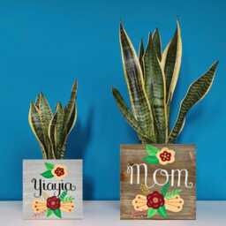 Personalized Floral Wood Planter Gift For Mom, Nana - thumbnail 3