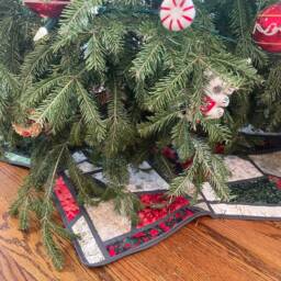 Digital Pattern St. Bartholomew's Star Quilted Christmas Tree Skirt - thumbnail 2