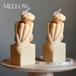 Sculptural Woman Bust Candle - Soy Wax Statue - thumbnail 3