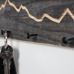 Key Rack Made Of Reclaimed Wood With A Mountain Contour - Handmade in Bavaria Wooden Hook Rail Wall Decoration - thumbnail 2