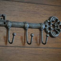 Rustic Skeleton Key Wall Hanger - Vintage Inspired Entryway Decor - thumbnail 3