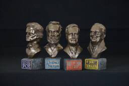 Jules Verne Statue - thumbnail 1