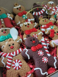 12 Christmas Tree Decorations Gingerbread Man Baubles - thumbnail 1