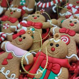 12 Christmas Tree Decorations Gingerbread Man Baubles - thumbnail 2