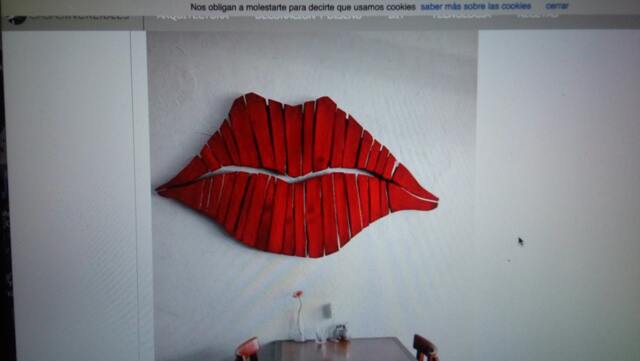 Red Lips Wall Decor - image 1