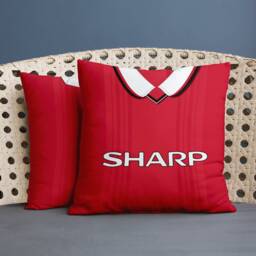 Manchester Red - 1999 Home Retro Football Cushion 45cm - thumbnail 2