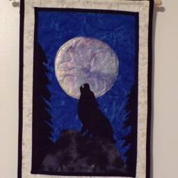 "Howling Wolf Quilted Wall Hanging - Handmade Applique Quilting 20"" Tall X 14" - thumbnail 3