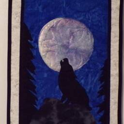 "Howling Wolf Quilted Wall Hanging - Handmade Applique Quilting 20"" Tall X 14" - thumbnail 2