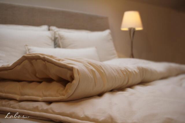 Handcrafted Wool Duvet - Full Size, All Season Thickness For Ultimate Comfort - Us Duty Paid - image 1