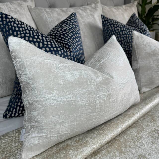 "Luxury Cushion Cover - Champagne Silver Shim Pillow Curicoin Ashley Wilde Worldwide Shipping Size 12"" X 20" - image 1