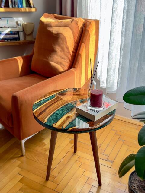 Handmade Live Edge Oleaster Resin Side Table, 20 Inch, Round Design - image 1
