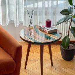 Handmade Live Edge Oleaster Resin Side Table, 20 Inch, Round Design - thumbnail 3