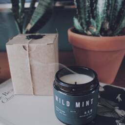 Wild Mint Candle - Soy Natural Wax Candles Eco in Amber Glass Jar - thumbnail 2