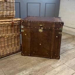 End Table Occasional Side in A Colonial English Travel Trunk Style - thumbnail 3