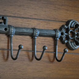 Vintage Inspired Cast Iron Key Holder Rack - Farmhouse Foyer Hook - thumbnail 2