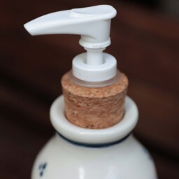 Royal Porcelain Soap Dispenser - Elegant Ceramic Bathroom Pump Minimalist Home Decor - thumbnail 3