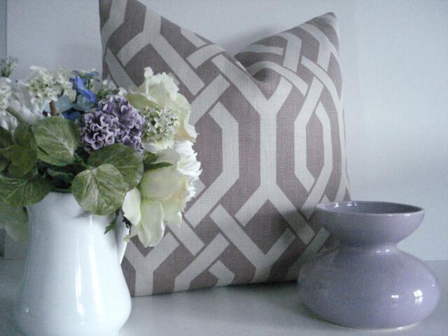 Amethyst Gatework Pillow Cover - Geometric Basketweave, Mauve Lilac - image 1