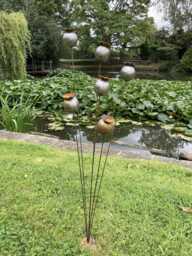 Rusty Metal Garden Poppy Flower Spray Plant Stake Ornament Support Decoration - thumbnail 1