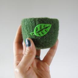 Air Plant Planter - Pale Pink Felted Bowl With Sage Green Leaf Ring Catch All Pot Gifts For Gardeners - thumbnail 3