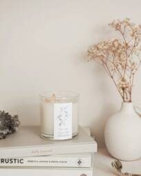 Iridescent Pisces Crystal Candle With Healing Crystals For Manifestation - thumbnail 1