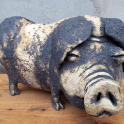 Ceramic Pig - thumbnail 2