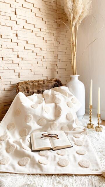 Punch Needle Blanket With Pompom./Living Room/ Bedroom/ Decoration Boho Style - image 1