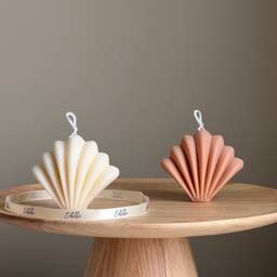 Soy Scallop Shell Candle - Summer Home Decor, Vegan - thumbnail 1