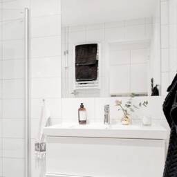 Debbie - Modern White 2-Light Bathroom Wall Sconce - thumbnail 4