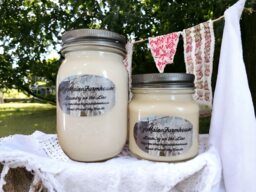 Laundry On The Line Soy Candle Fresh, Clean Scent - Made in Maine - thumbnail 1