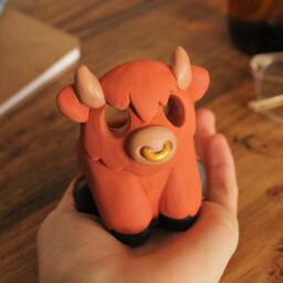 Highland Cow Tealight Holder - Hand Sculpted Ceramic Animal - thumbnail 2