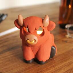 Highland Cow Tealight Holder - Hand Sculpted Ceramic Animal - thumbnail 3