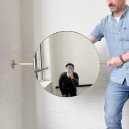 Wall-To-Wall Orbis Round Modern Mirror With Brushed Brass Frame - thumbnail 3