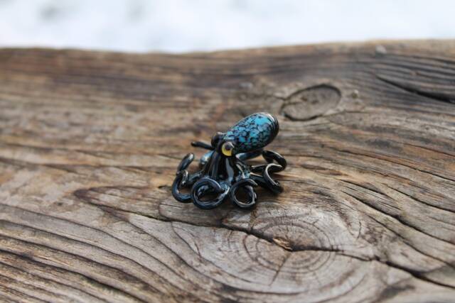 Small Octopus Glass Figurine - image 1