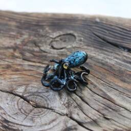 Small Octopus Glass Figurine - thumbnail 3