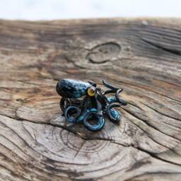 Small Octopus Glass Figurine - thumbnail 2