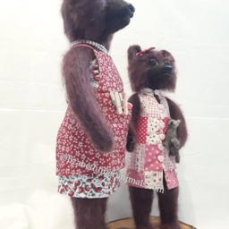 Needle Felted Teddy Bears, By Lizabeth Fiber Animals.. Hand Made Needle Felting Mother & Cub Bear Mounted On To Wood Slice - thumbnail 2