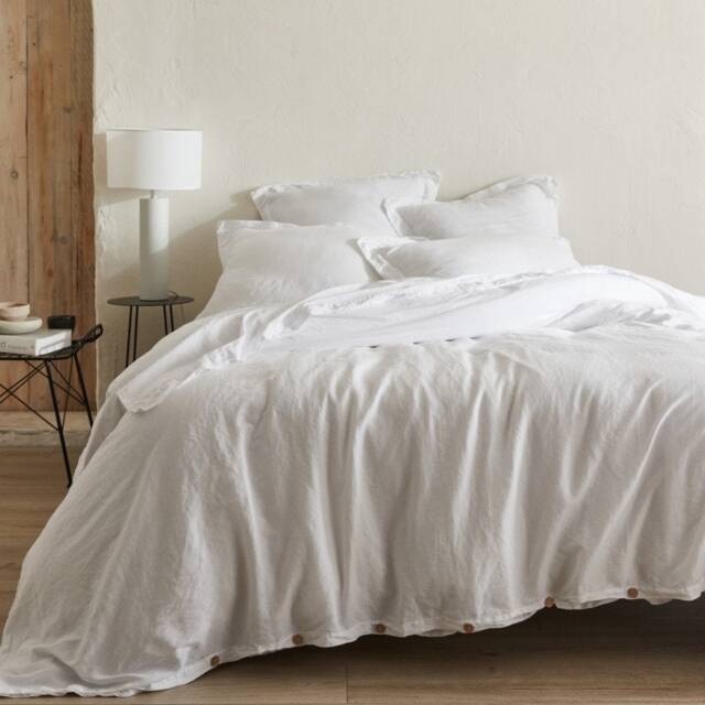 White Organic Cotton Bed Linen With Wooden Buttons - image 1