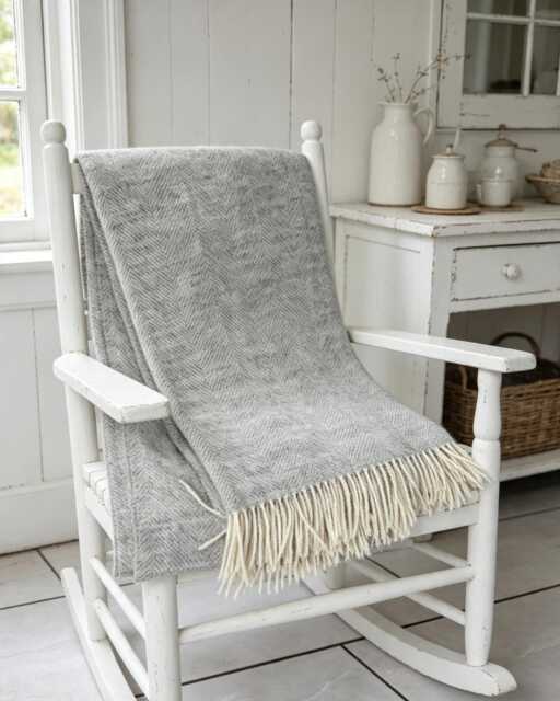 Blanket/Throw, 100% Pure New Wool, Herringbone Light Grey, C/W Fringe Edge 140x200cms - image 1