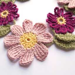 Crochet Pink Daisy Flower With Leaves Wall Hanging Bunting - Nature Decoration Spring Summer Garland Easter/ Mother's Day Present Gift - thumbnail 3