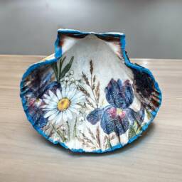 Floral Shell, Scallop Iris Decor, Meadow Flowers, Shell Soap Dish, Ring Key Bowl, Unique Gifts, Flowers - thumbnail 3