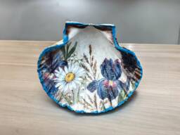 Floral Shell, Scallop Iris Decor, Meadow Flowers, Shell Soap Dish, Ring Key Bowl, Unique Gifts, Flowers - thumbnail 1