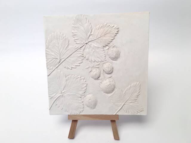 Tile Strawberry Cast. Botanical Decorative Unique Plaster Wall Art Fram?? Wood Concrete Impression Pressed Eco Friendly - image 1