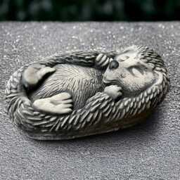 Sleeping Hedgehog Statue Stone Figurine Garden Animal Decoration Concrete Ornament Woodland Creature Sculpture Gift - thumbnail 3