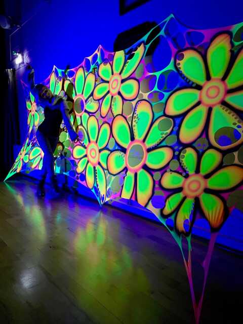 Glowing Children's Party Decorations, Kids Neon Decor, Uv Daisy Wall Art, Birthday Props, Princess Theme Decor - image 1